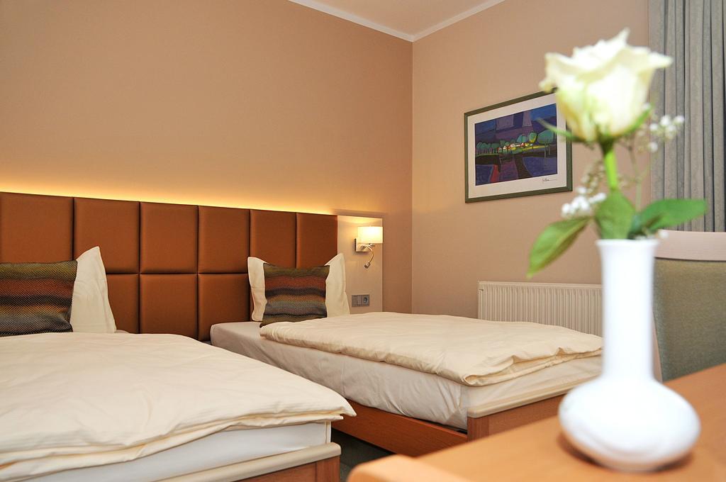 Hotel Friesen Werdau Exterior photo